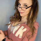 Profile picture of glassescutie24