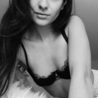 Profile picture of sofia-in-red